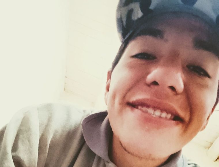 El joven desaparecido, Alex Franco Simón Sombra, tiene 22 años