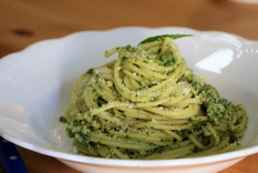 Prepara espaguetis con pesto en casa y sorprende a tu paladar Foto: La casa del Conde