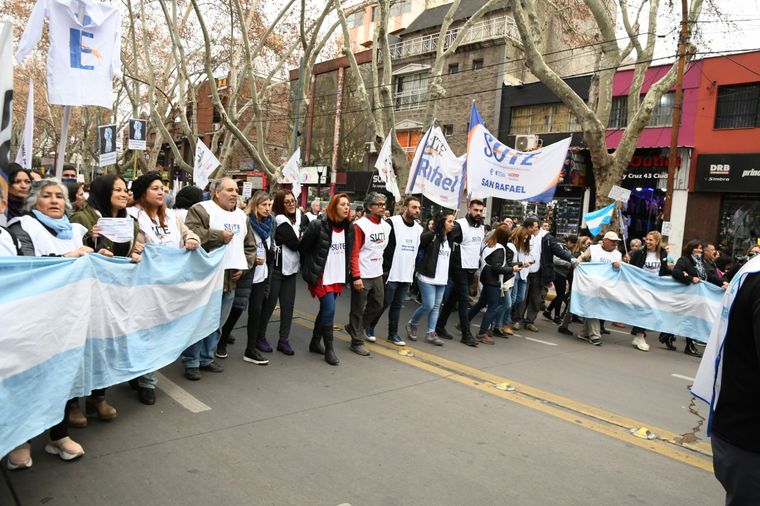 Desde la Unión Mendocina buscan captar la atención de los estatales. Foto: ALF PONCE MERCADO / MDZ