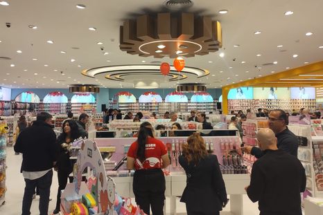 fenomeno miniso: abrio su segundo local y desato la locura junto a estrellas del k-pop fenomeno miniso: abrio su segundo local y desato la locura junto a estrellas del k-pop