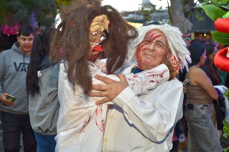 ¡El mago Alatar junto a un zombie!