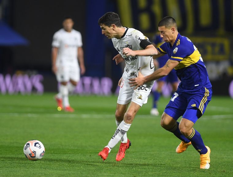Nacho le manejó el partido al árbitro Andrés Rojas y tuvo su premio Foto: Télam