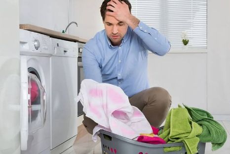 ¿Tu ropa se manchó con cloro? No temas, hay solución (Shutterstock).