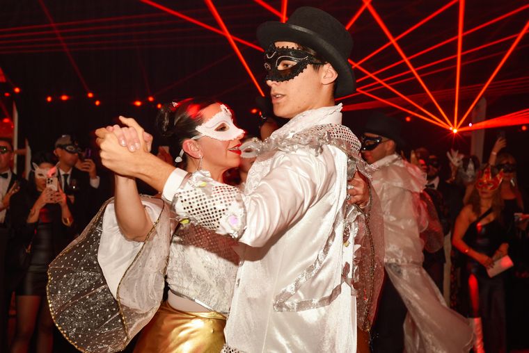 Máscaras negras o blancas: cada una contó una historia. Máscaras negras o blancas: cada una contó una historia.