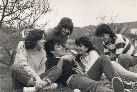 La psicología asocia el juego libre y el contacto cara a cara con habilidades como la resiliencia, la creatividad y la autorregulación. La psicología asocia el juego libre y el contacto cara a cara con habilidades como la resiliencia, la creatividad y la autorregulación.