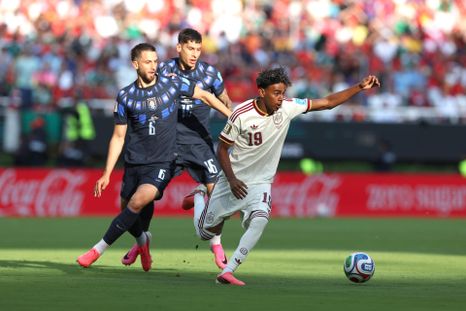 Uruguay enfrenta a España en el Estadio AKRON de Guadalajara, México. Uruguay enfrenta a España en el Estadio AKRON de Guadalajara, México.