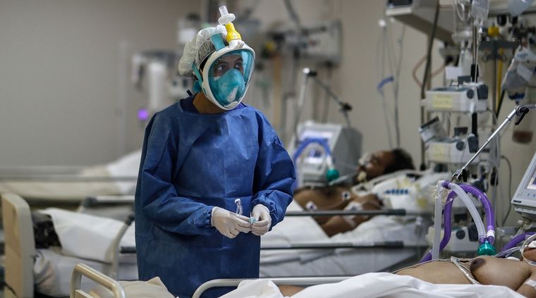 El sector de la salud será priorizado en el cobro del aguinaldo. Foto: EFE