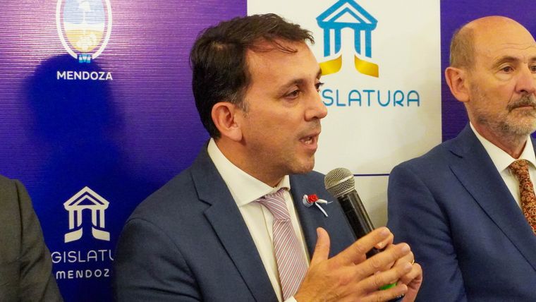 Tadeo García Zalazar aseguró que trabajan para garantizar que el correcto aprendizaje de los alumnos. Tadeo García Zalazar aseguró que trabajan para garantizar que el correcto aprendizaje de los alumnos.