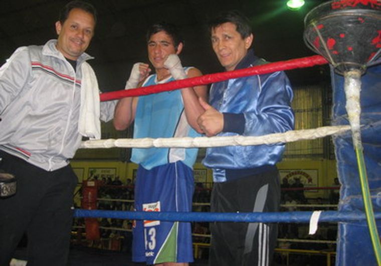 Diego, el asistente, Facundo y Rocky, luego del triunfo en Palmira.