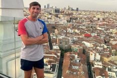 El hombre intentaba acceder a su habitación desde el balcón Foto: X