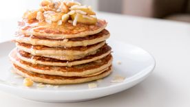 Pancakes de plátano y nueces sin gluten Una receta dulce, ideal para diabéticos, celíacos y fans de los alimentos saludables. Foto: A Hungry Blog (ahungryblog.com)