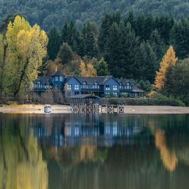 Las Balsas es uno de los hoteles finalistas, se ubica en Villa La Angostura. Foto: Las Balsas Relais & Chateaux (Villa La Angostura, Neuquén).