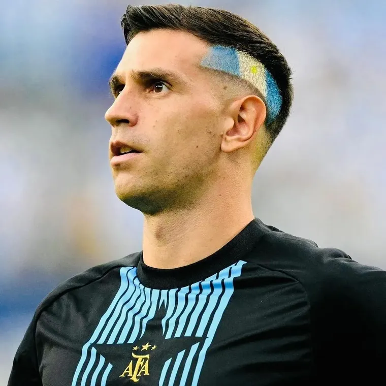 La noticia fue revelada en las últimas horas y sorprendió a los fanáticos del fútbol. / Instagram @dibumartinezz