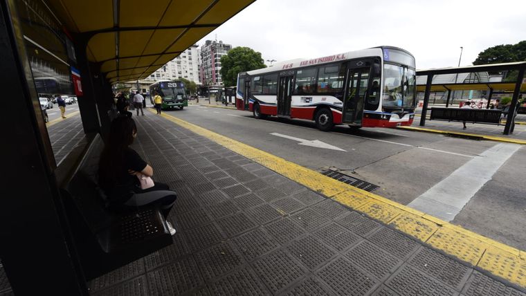 El servicio de colectivos sigue afectado en el AMBA