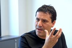 El presidente del radicalismo bonaerense, Maximiliano Abad, en la redacción de MDZ. Foto: Julián Volpe - MDZ.