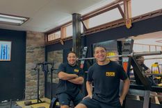 Bautista Badano junto a su hermano, los impulsores del primer torneo oficial de powerlifting en Mendoza. Foto: Gentileza