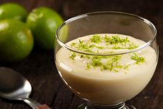 Mousse de }limón sin horno: fácil y rápida de preparar Foto: Shutterstock