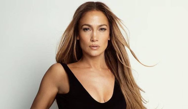 Jennifer Lopez se robó todos los suspiros en su paso por Francia.