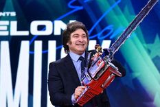 Javier Milei con su motosierra.