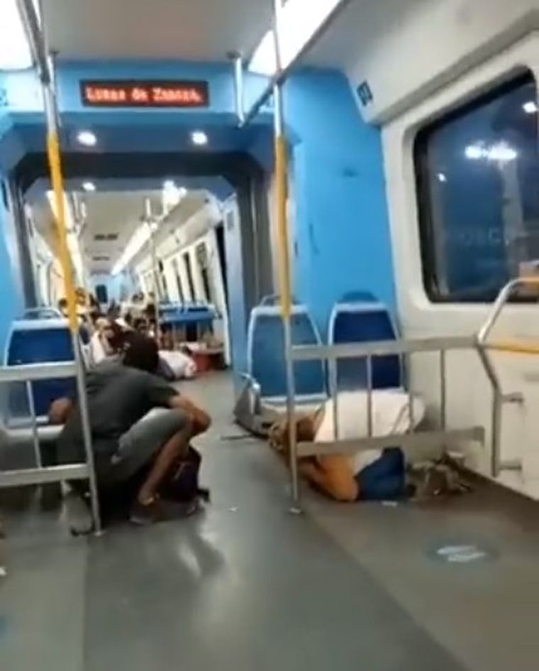 Están disparando en el tren, expresaron algunos de los usuarios del tren Roca, quienes vivieron un tenso momento en Lomas de Zamora