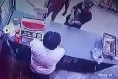 El intento de robo quedó registrado por las cámaras de seguridad del comercio. Foto: Captura de pantalla