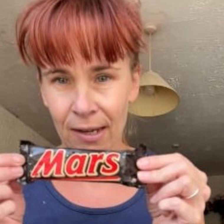 Victoria Gordon encontró la antigua barra de Mars durante una limpieza de una casa.