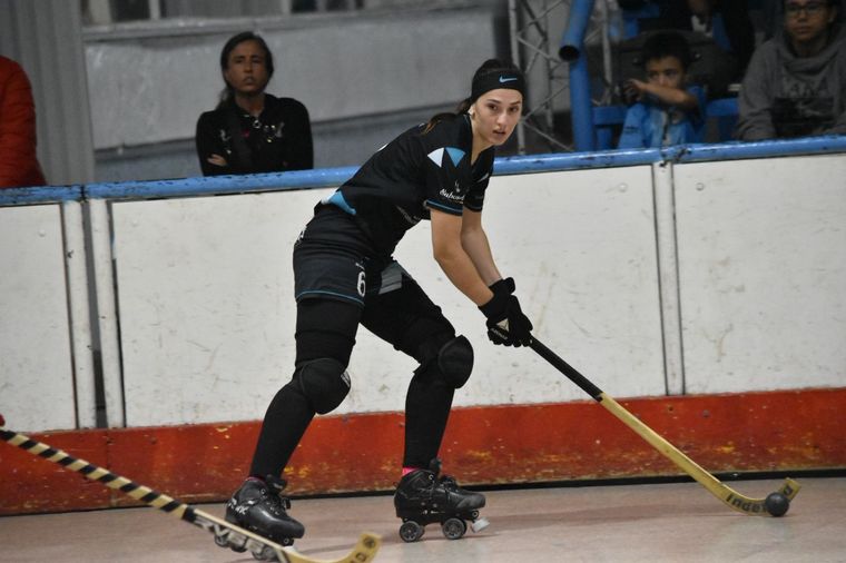 Los mendocinos pusieron primera en la Superliga femenina de hockey sobre patines.