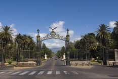 La entrada al parque General San Martín.