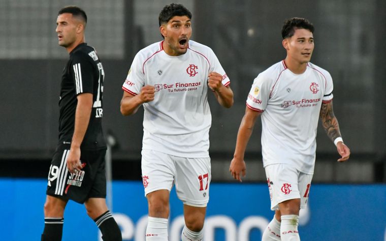Nicolás Blandi marcó el 1-0 de Barracas Central ante Deportivo Riestra a los 10 minutos del segundo tiempo extra.