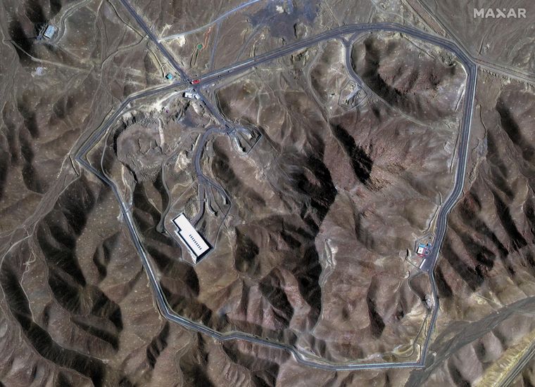 Una imagen satelital proporcionada por Maxar Technologies de los ataques aéreos de Estados Unidos a Irán. Foto Maxar
