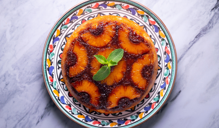 Delicioso pastel de piña al caramelo paso a paso Foto: Shutterstock