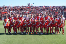 El plantel completo del Deportivo Maipú que disputó la final ante Riestra en 2023.&nbsp;