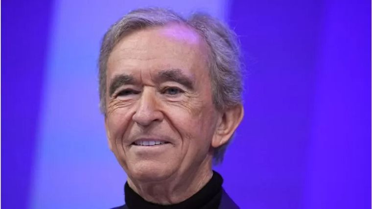 Bernard Arnault sobrepasó a Elon Musk como el hombre más rico del mundo, según Forbes. Foto: GETTY IMAGES