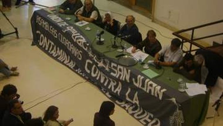 Panelistas del Foro, entre ellos Pérez Esquivel, Premio Nóbel de la paz.