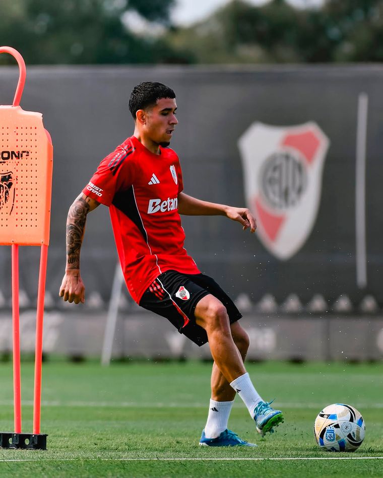 Kendry Paez podría hacer su debut con la camiseta de River ante Argentinos. Kendry Paez podría hacer su debut con la camiseta de River ante Argentinos.