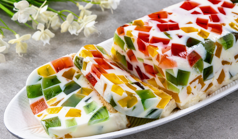 Postres livianos de verano, gelatina con frutas