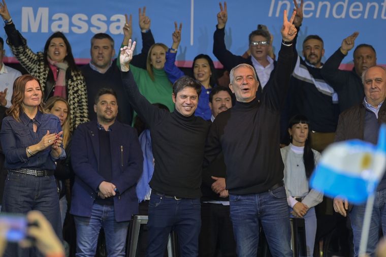 Apoyo Axel Kicillof en el acto de lanzamiento de Julio Alak, quien busca volver a gobernar La Plata