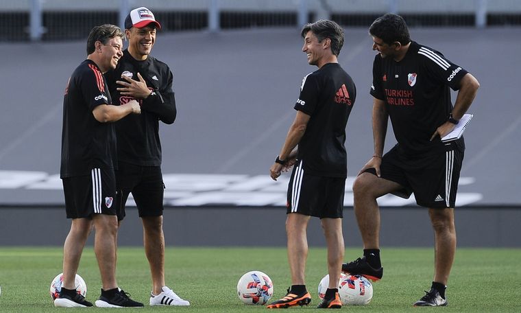 Gallardo junto a Buján, Biscay y Enzo Pérez. Foto: NA Gallardo junto a Buján, Biscay y Enzo Pérez. Foto: NA