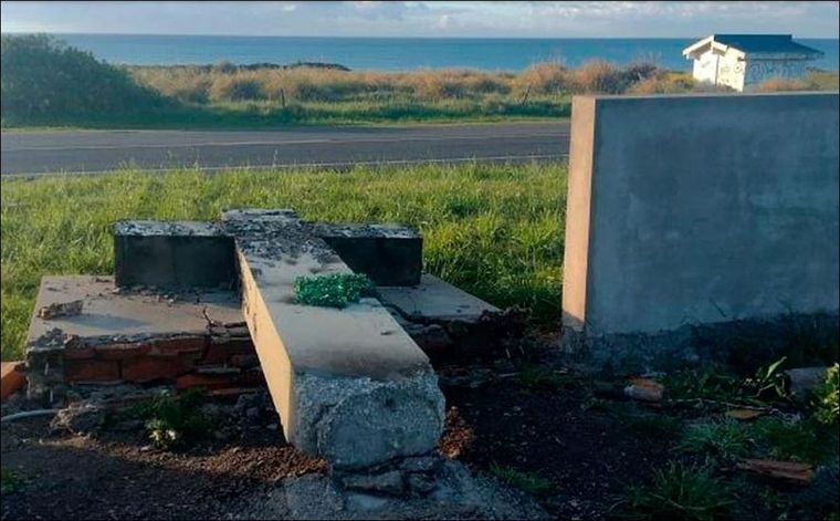Ante los constantes actos de violencia y vandalismo, la fundación decidió abandonar el proyecto para realizar un memorial en homenaje a los caídos en Malvinas. Foto: Fundación No me Olvides