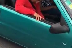 filman a dos policias mientras conducian ebrios por la ruta