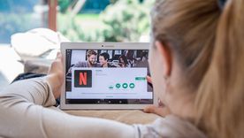 La película de Netflix combina acción, suspenso y una historia contrarreloj que mantiene la tensión hasta el final.