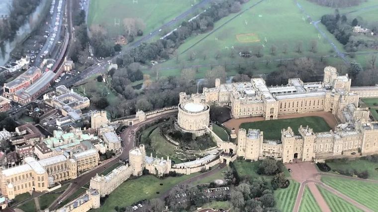 Foto: GETTY IMAGES. La policía dice que está investigando los contenidos del video tras el arresto de un hombre en el castillo de Windsor.