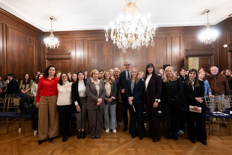 Olivia Maurel vino a la Argentina para dar charlas en concientización por las consecuencias de la gestación subrogada. Olivia Maurel vino a la Argentina para dar charlas en concientización por las consecuencias de la gestación subrogada.