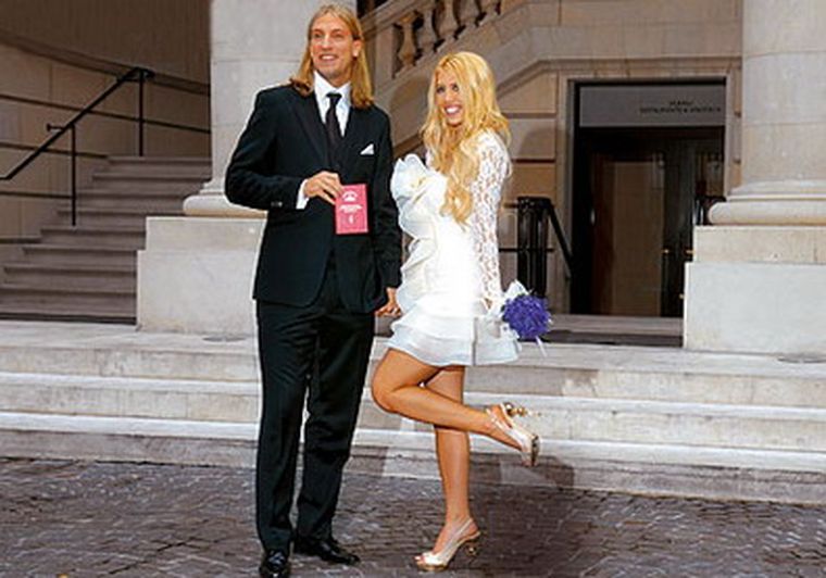 El diseñador Claudio Cosano tiene a cargo el vestido, y el maquillaje corre por cuenta de Mauricio Catarain. Foto: minutouno.com