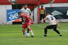 maipu fue goleado en casa y el globo empato con camioneros