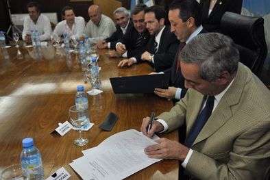 MDZol | Fayad, la vez que se sentó junto a su referente. Foto: Pachy Reynoso / MDZ