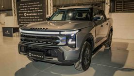 La nueva Santana 400 debuta en versiones PHEV y diésel como la gran pick-up que marca el retorno productivo de Santana en Linares. La nueva Santana 400 debuta en versiones PHEV y diésel como la gran pick-up que marca el retorno productivo de Santana en Linares.