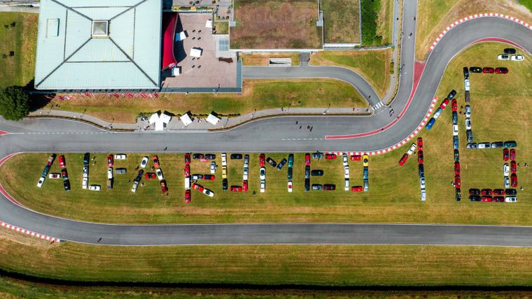 Alfa Romeo celebró sus 115 años con un evento global y más de 350 autos