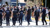Policías controlando la marcha en el nudo vial. Policías controlando la marcha en el nudo vial.