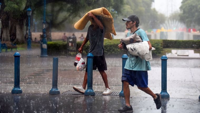 Las alertas del Servicio Meteorológico Nacional abarcan gran parte de la provincia y anticipan lluvias, granizo y vientos intensos en distintos departamentos. Las alertas del Servicio Meteorológico Nacional abarcan gran parte de la provincia y anticipan lluvias, granizo y vientos intensos en distintos departamentos.